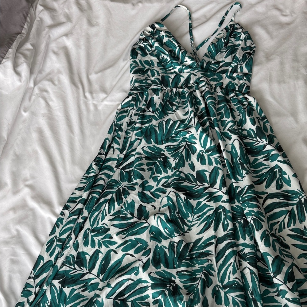 Elegant Green Leaf Print Maxi Dress